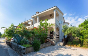 Awesome Apartment In Pinezici With Wifi